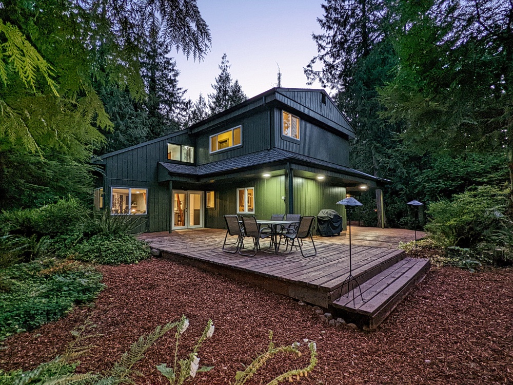 Rhododendron Three Bedroom Three Bath on Jr. Acre Liz Warren Mt. Hood